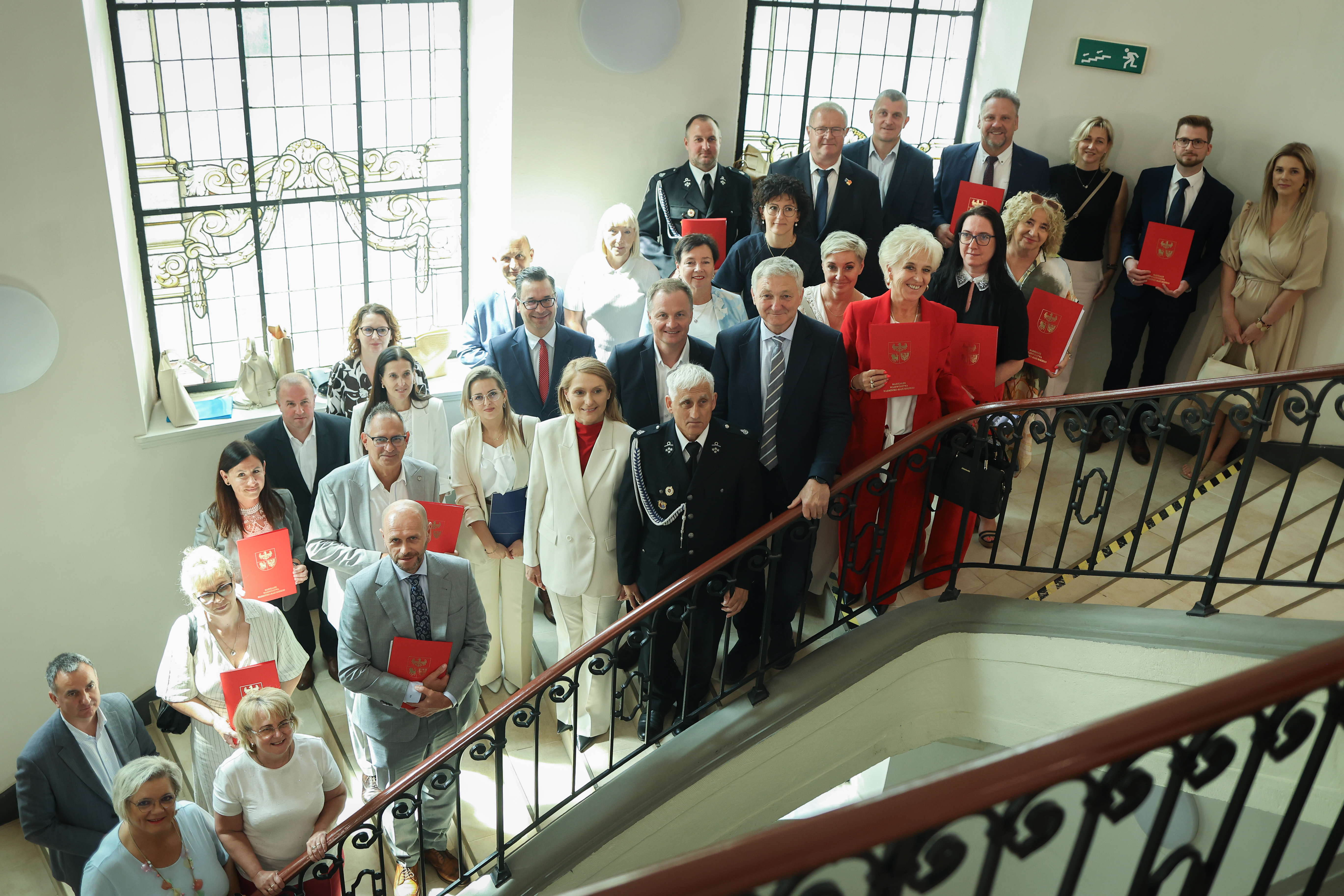 Przedstawiciele gmin z umowami