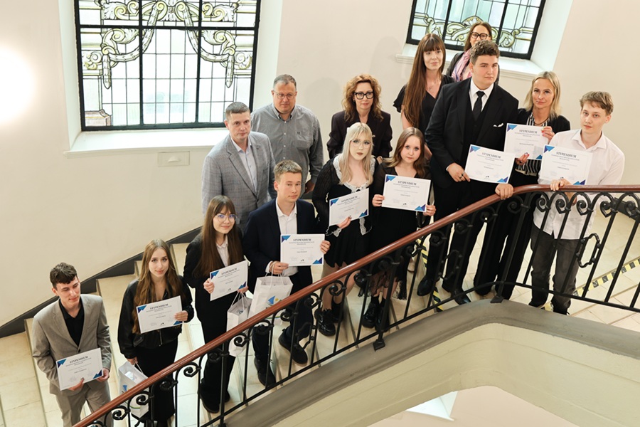 Wspólne zdjęcie laureatów konkursu 