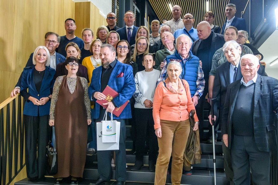 Wspólne zdjęcie uczestników premiery filmu - fot.WMFF