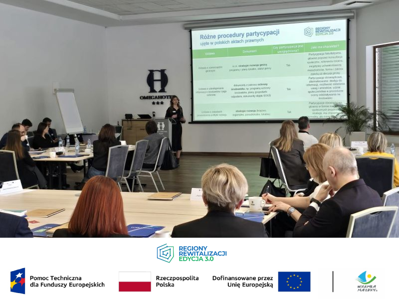 Uczestnicy spotkania przy wspólnym stole 