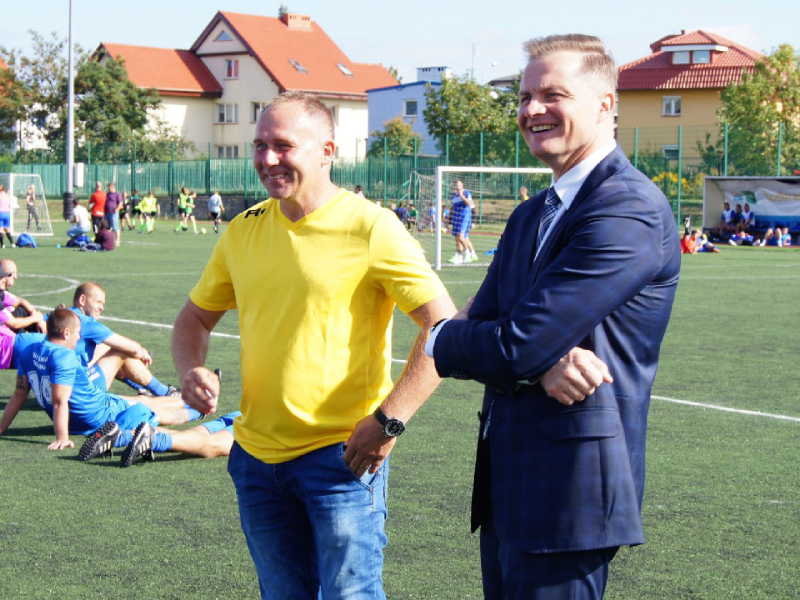 Marszałek na boisku sportowym