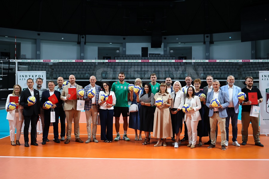 Przedstawiciele gmin z marszałkiem - wspólne zdjęcie