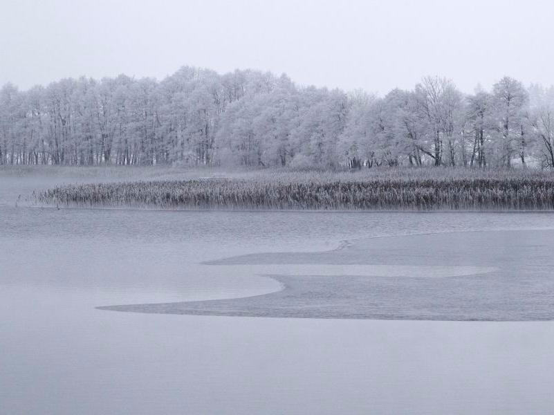 Jezioro zimą 