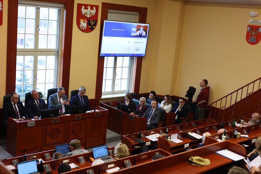 Uczestnicy sesji sejmiku województwa 