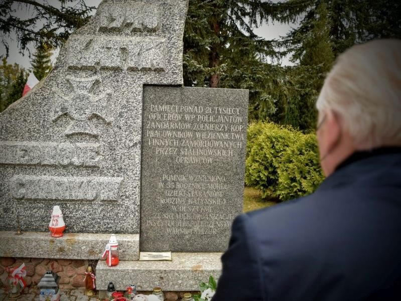 Dzień Ofiar Katyńskich - złożenie kwiatów 