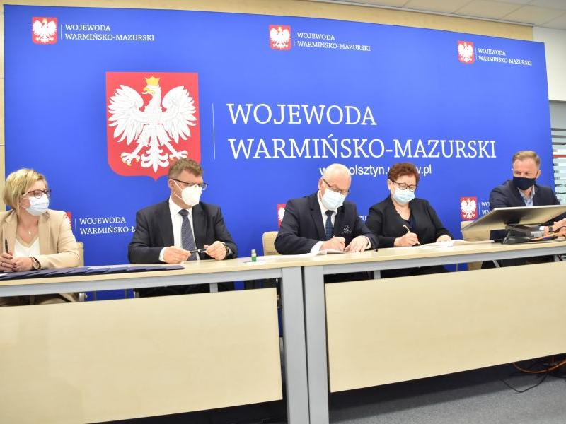 Podpisanie umów w Warmińsko-Mazurskim Urzędzie Wojewódzkim w Olsztynie 