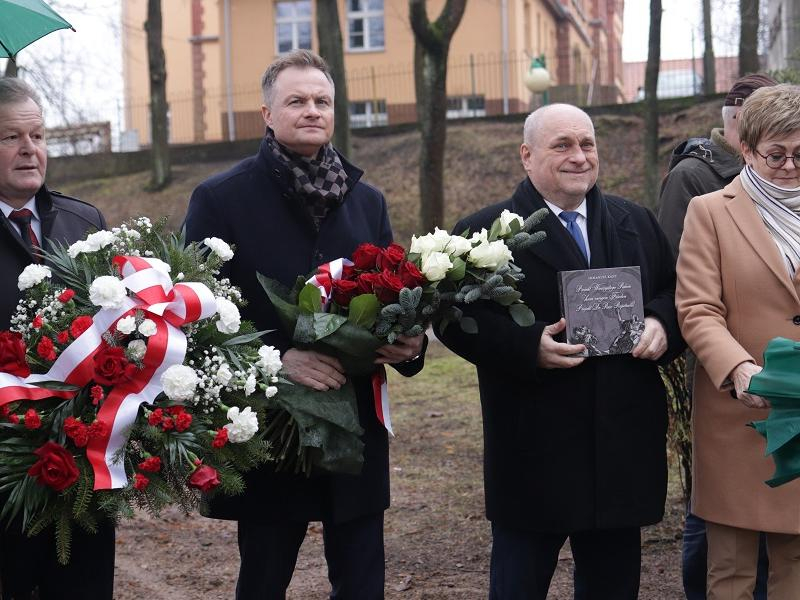 Uroczystośc pod pomnikiem Kanta w Gołdapi