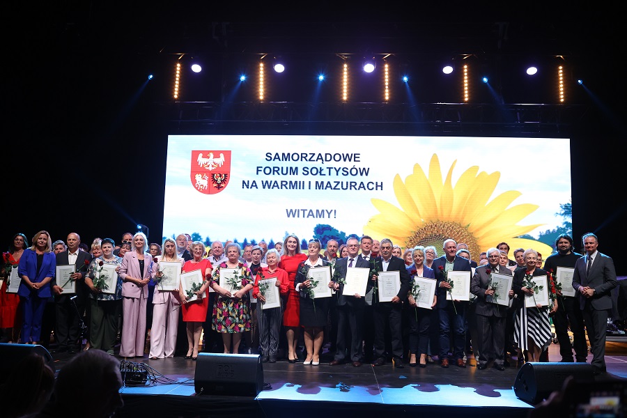 Uczestnicy Samorządowego Forum Sołtysów - wspólne zdjęcie 