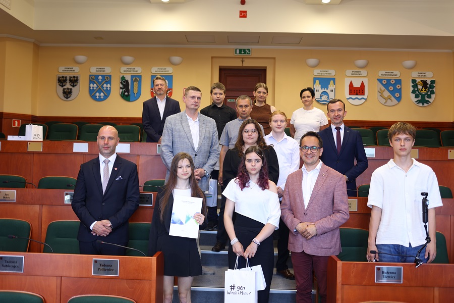 Wspólne zdjęcie nagrodzonych osób 