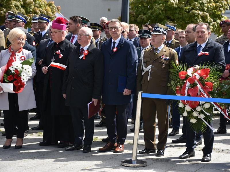 Uczestnicy obchodów 3 Maja w Olsztynie 