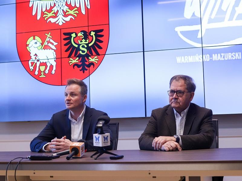 Marszałek Marcin Kuchciński (z lewej) i Bogumił Osiński podczas konferencji prasowej 