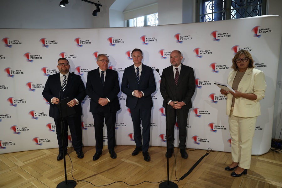 Marszałkowie województw podczas konferencji prasowej 