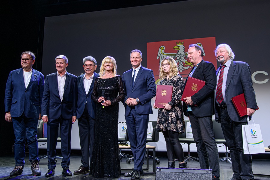 Wspólne zdjęcie na scenie 