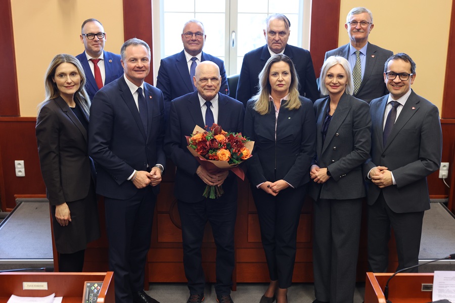 Uczestnicy sesji sejmiku województwa