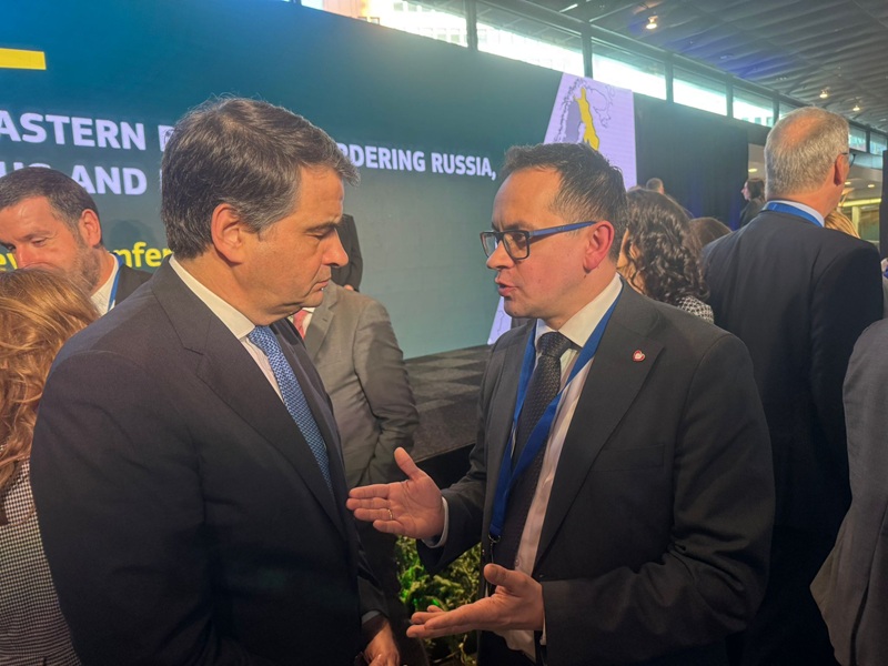 Robert Turlej, członek zarządu województwa (z prawej strony)