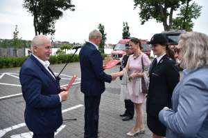 Przekazanie sprzętu strażakom w Ostródzie 