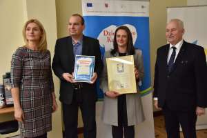 Uroczyste przekazanie certyfikatów 