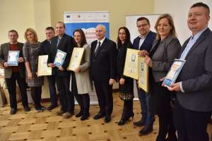 Uroczyste przekazanie certyfikatów 