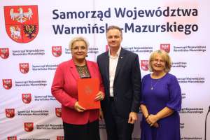 Przekazanie umów w siedzibie Urzędu Marszałkowskiego