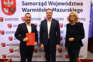 Przekazanie umów w siedzibie Urzędu Marszałkowskiego