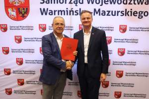 Przekazanie umów w siedzibie Urzędu Marszałkowskiego