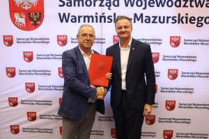 Przekazanie umów w siedzibie Urzędu Marszałkowskiego