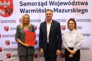 Przekazanie umów w siedzibie Urzędu Marszałkowskiego