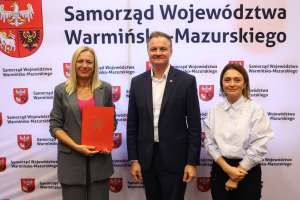 Przekazanie umów w siedzibie Urzędu Marszałkowskiego