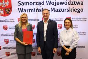 Przekazanie umów w siedzibie Urzędu Marszałkowskiego