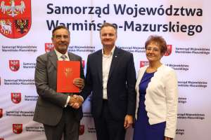 Przekazanie umów w siedzibie Urzędu Marszałkowskiego